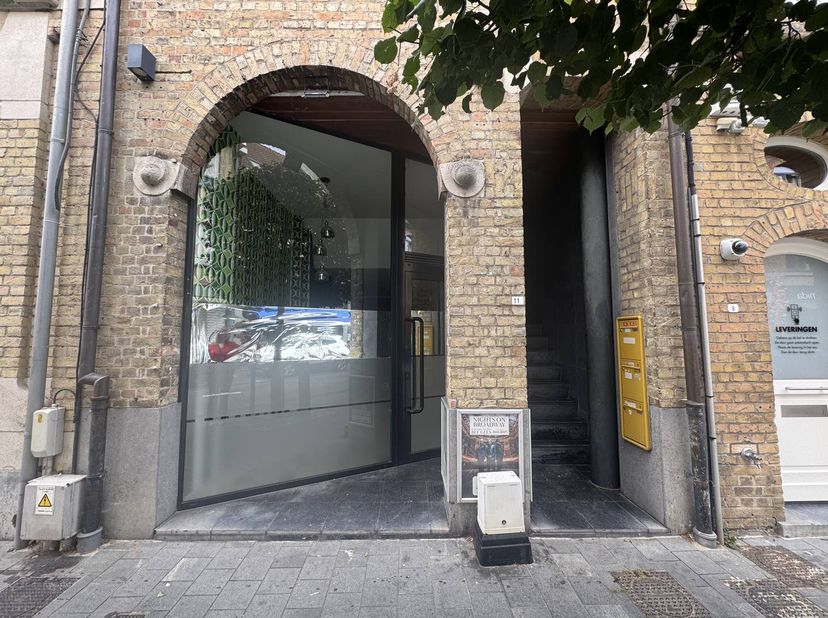 À louer : charmante propriété commerciale (55 m²) au cœur de la ville de Nieuport !<br />
<br />
Vous recherchez l'emplacement idéal pour votre entrep