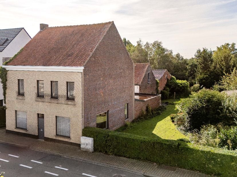 Huis te koop in Tieltstraat 85,
                    8740 Pittem