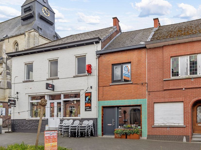 Topo-Immo biedt u deze charmante starterswoning / interessante investering aan, gelegen in het centrum van het landelijke Onze-Lieve-Vrouw-Lombeek (Ro