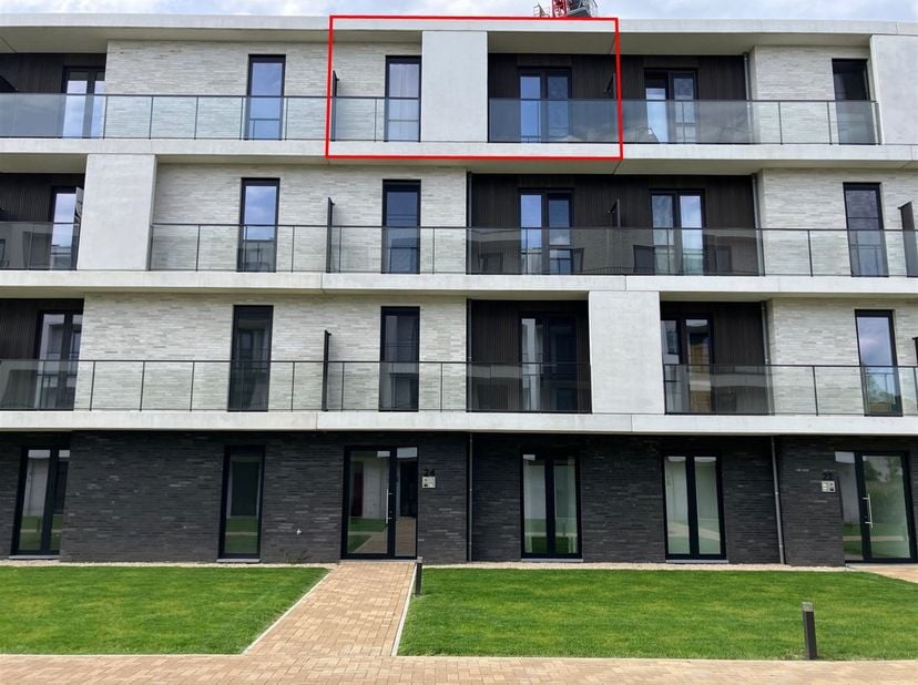 Magnifique appartement BEN comprenant 1 chambre, un espace bureau, une terrasse et une place de parking souterraine<br />
<br />
Situation : Cet app