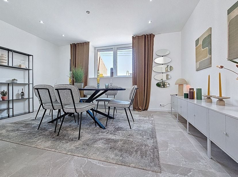 Prix: 249.000 euros frais d'agence + frais divers compris et HORS TVA 21 %.<br />
<br />
Nouvelle maison en clé sur porte (8 lots disponibles), situ