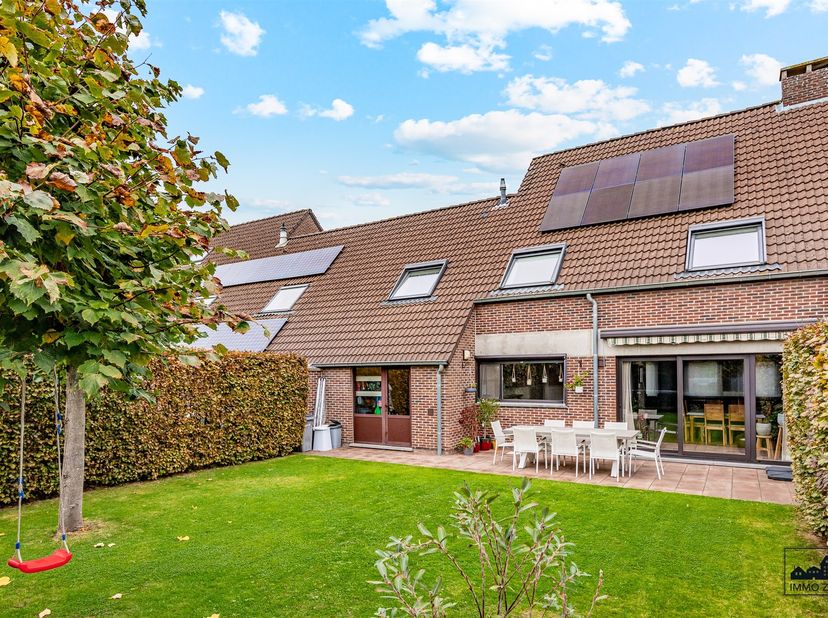 Bent u op zoek naar een instapklare, ruime gezinswoning in een rustige buurt van Sint-Niklaas? Dan is deze woning zeker iets voor u!<br />
<br />
De