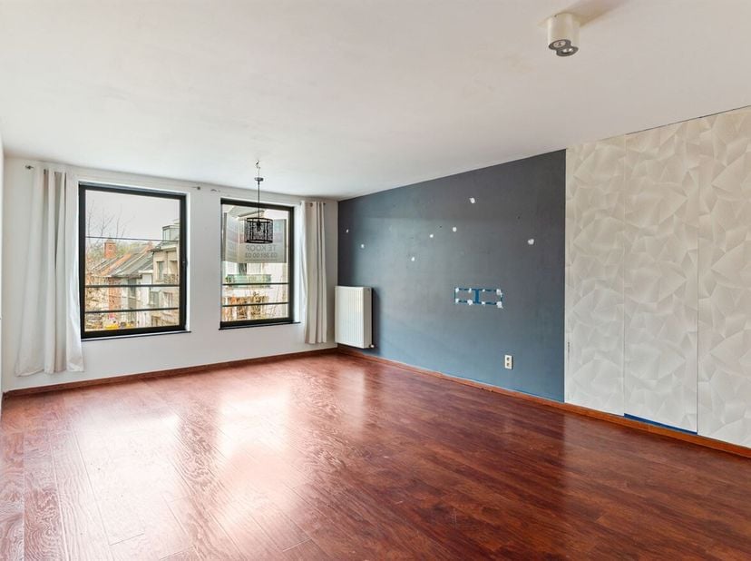 Openhuizendag op zaterdag 13 juni van 14u00 - 15u00<br />
Dit instapklare appartement is gelegen op de tweede verdieping in de Kartuizersvest te Lier,