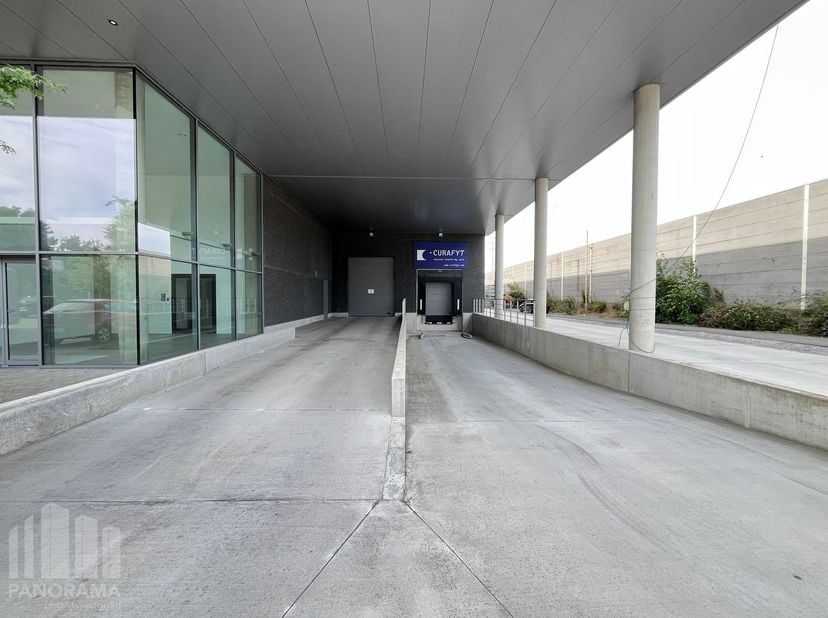 Bien professionnel à louer
                    à 9300 Aalst