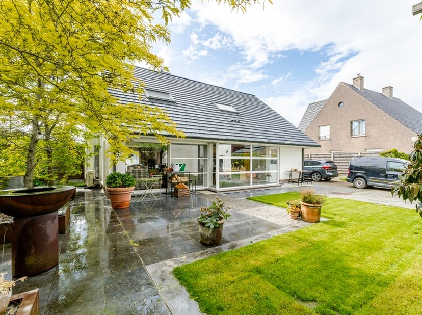Bien professionnel à vendre
                    à 8830 Hooglede