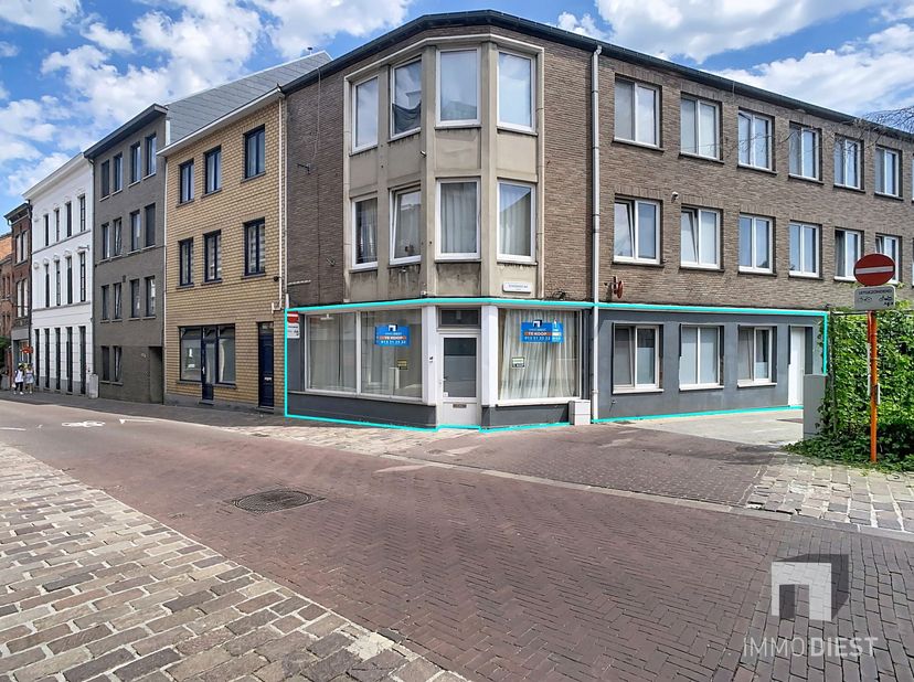 Bien professionnel à vendre
                    à 3290 Diest