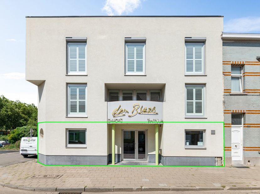 Bien professionnel à vendre
                    à 2660 Hoboken