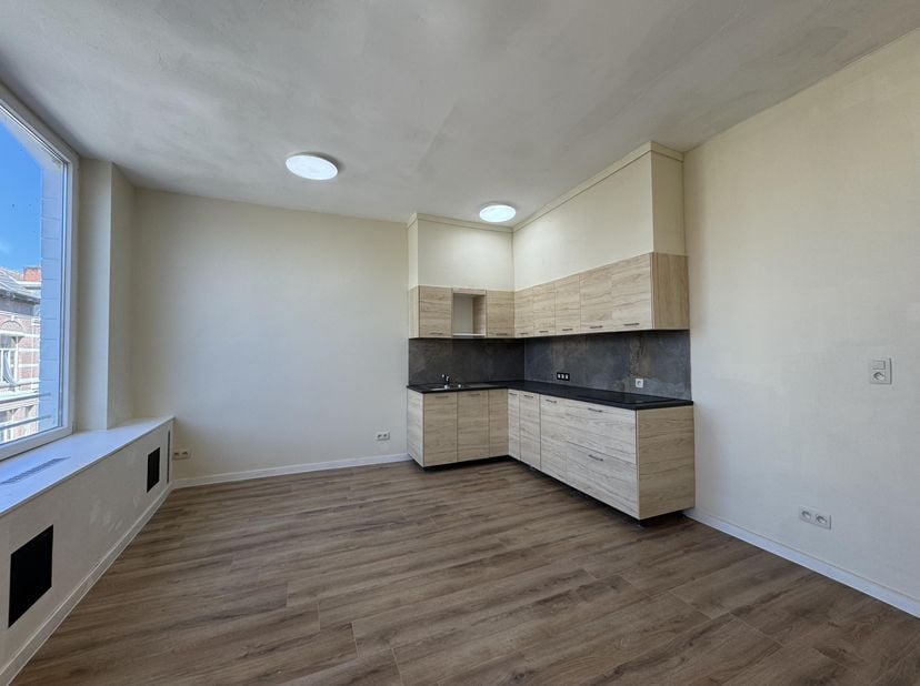Rustig gelegen net gerenoveerde woning (100m²) met open zicht - winkels, scholen, openbaar vervoer en diverse ontspanningsmogelijkheden op korte afsta