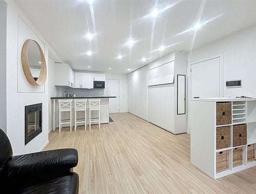                                         Studio à louer à Woluwe-Saint-Pierre, € 1.100
