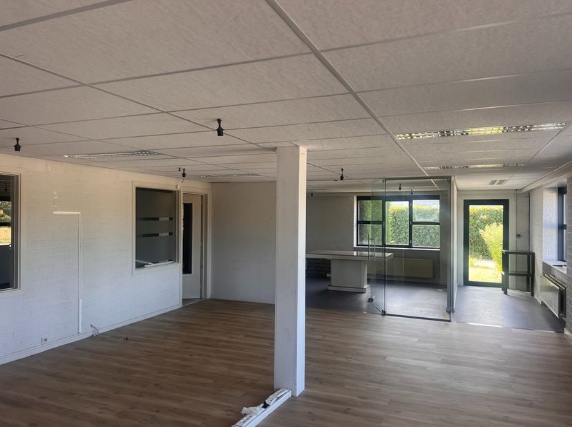 Bien professionnel à louer à Heirweg 77,
                    9810 Eke