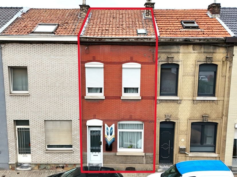 JNP Immobilier a le plaisir de vous présenter cette maison idéalement située à proximité de toutes les commodités (écoles, commerces, bus, autoroute,
