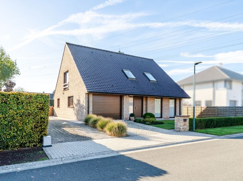 Huis te koop in Désiré Van de Wallestraat 4,
                    8800 Roeselare