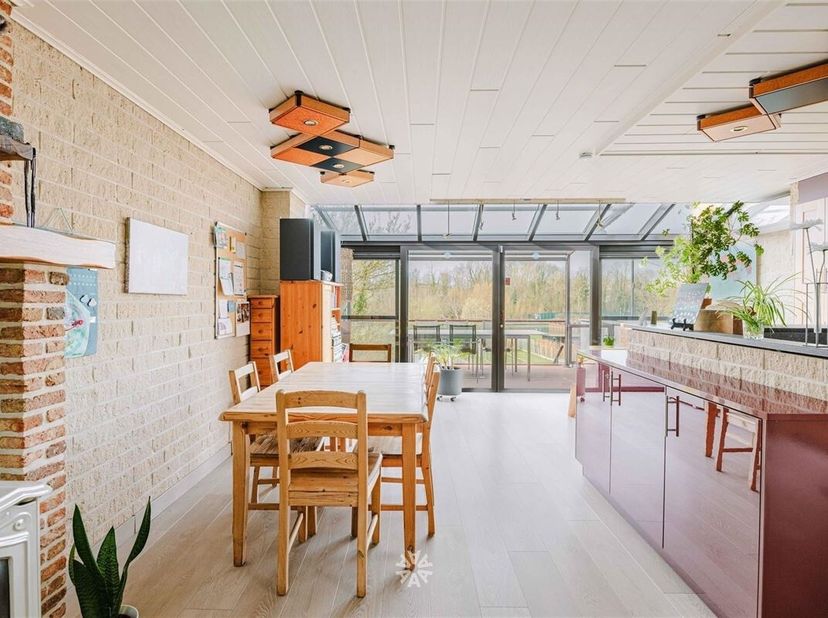 GERAARDSBERGEN - Charmante maison mitoyenne de quatre chambres avec un beau jardin dans le centre ville<br />
Découvrez cette spacieuse maison familia