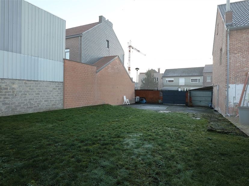 Knappe projectgrond van 2a73ca te Riemst<br />
<br />
Omgeving:<br />
+ Gelegen in Vlijtingen <br />
+ Makkelijke bereikbaarheid door de gekende T