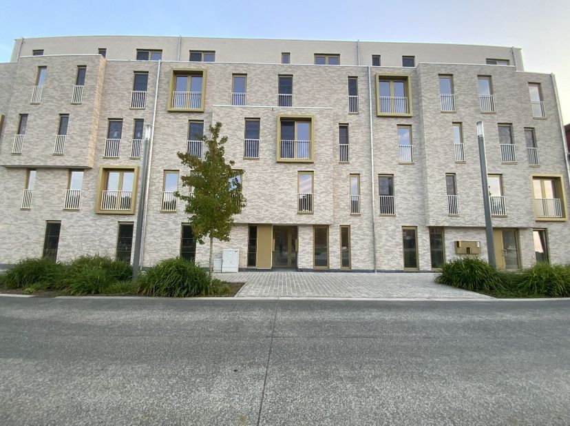 BEZOEKAANVRAGEN UITSLUITEND VIA MIJN HUURPROFIEL, KLIK OP DE CONTACTKNOP OM UW BEZOEK AAN TE VRAGEN Ruim gelijkvloers appartement met één slaapkamer t