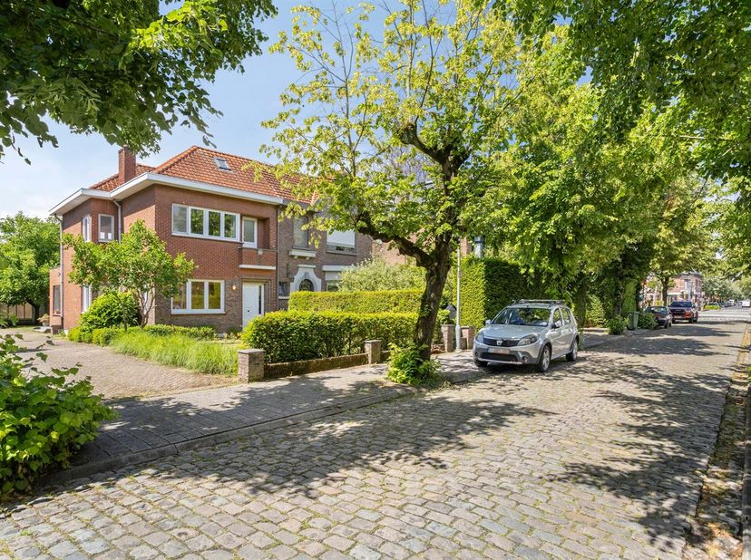 Charmante gezinswoning op toplocatie in Mariaburg ! <br />
Welkom in deze verzorgde en instapklare gezinswoning, rustig gelegen in het gegeerde Maria