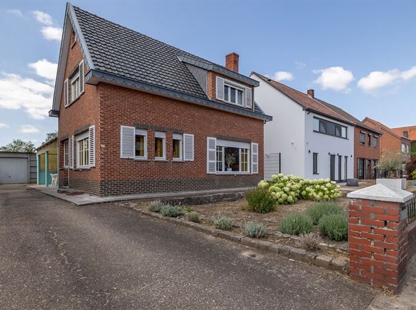 Vous recherchez une maison individuelle que vous pourrez rénover entièrement selon vos goûts ? Alors cette maison de caractère située à Averbode repré