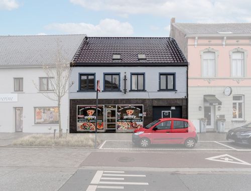                                         Woning te koop in Oostrozebeke, € 375.000
