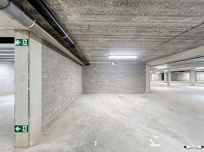 Parking souterrain dans le projet Goorbos<br />
Ces places de parking sont situées sous le nouveau projet Goorbos.<br />
L'entrée se fait par l'Oude B