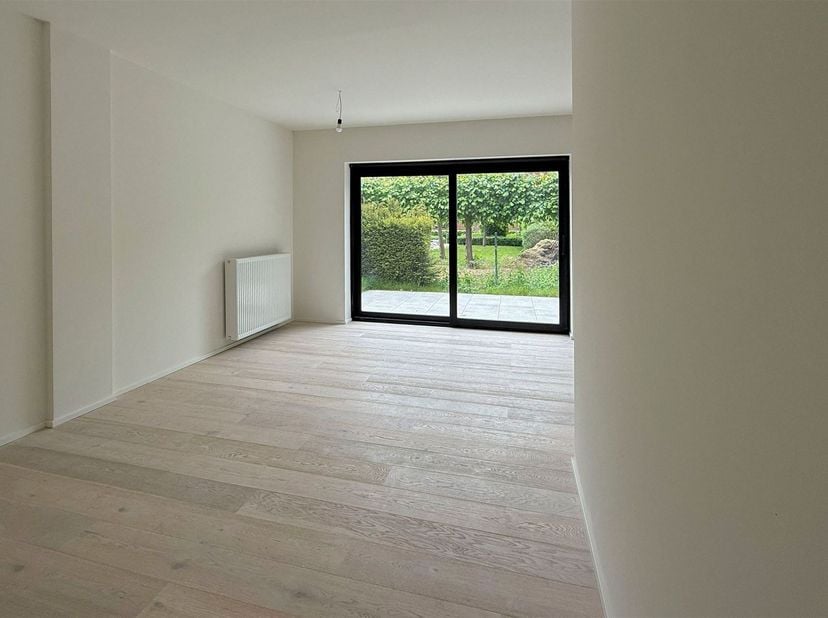 Nieuwbouwappartement TE KOOP ZONDER BTW in centrum van Tongeren<br />
<br />
Hoogwaardig en verfijnd afgewerkt appartement op de gelijkvloerse verdi