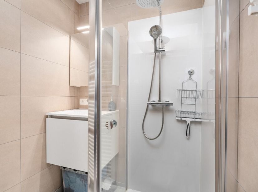 Te koop: mooi gerenoveerd appartement in het centrum van Koksijde, op wandelafstand van winkels, openbaar vervoer en de zee. Dit appartement combineer