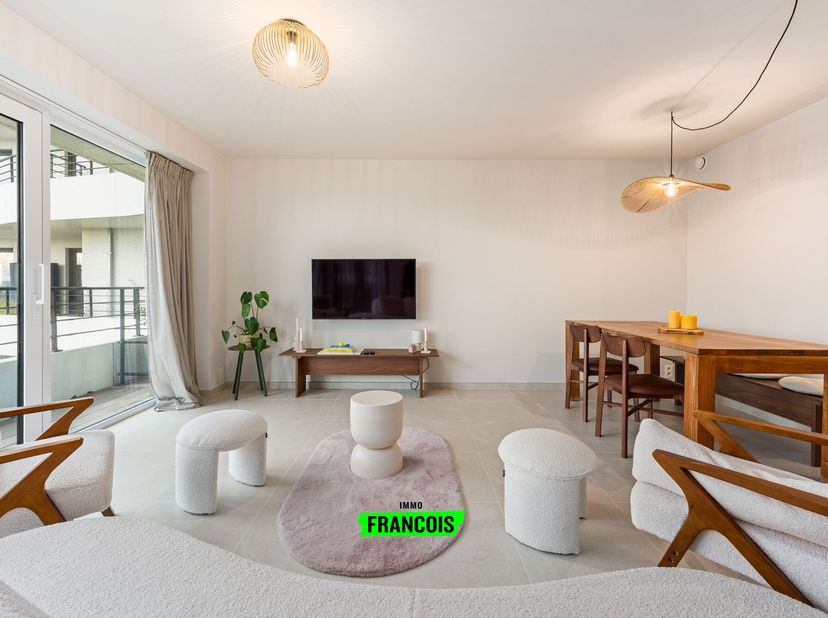 Dans The Waves, découvrez ce magnifique nouvel appartement où confort, qualité et emplacement se conjuguent parfaitement. Avec une surface habitable d