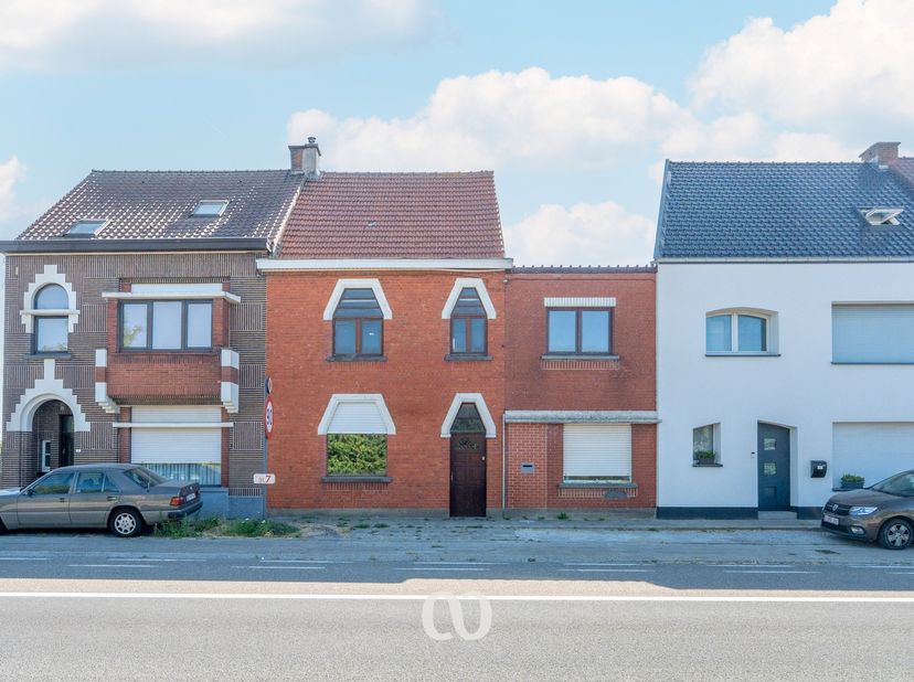 Dans le pittoresque Nukerke se trouve cette charmante maison avec beaucoup de potentiel. Après quelques travaux de rafraîchissement, vous pourrez fair