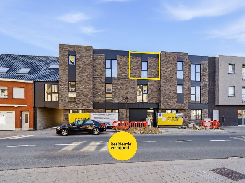 Dit appartement op het tweede verdiep biedt een combinatie van rust en luxe. Het appartement bevat één slaapkamer, badkamer, bergruimte, leefruimte, k