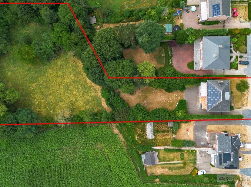 Exclusief wonen op een toplocatie, grenzend aan natuurgebied De Kevie. Deze karaktervolle villa met een bewoonbare oppervlakte van 231 m² combineert r