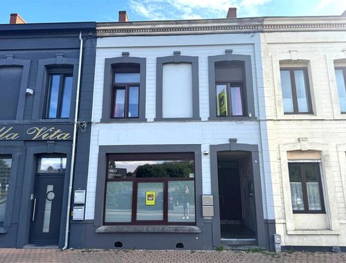                                        Appartementsgebouw te koop in Péruwelz, € 290.000
