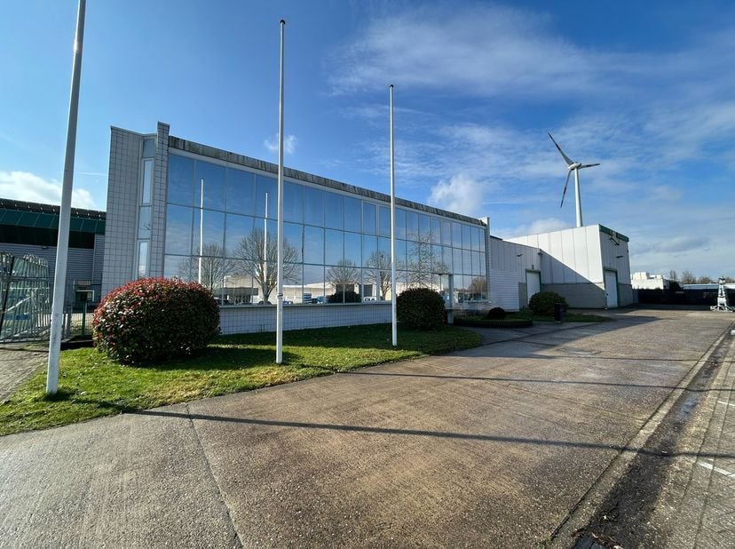 Bien professionnel à vendre
                    à 3500 Hasselt