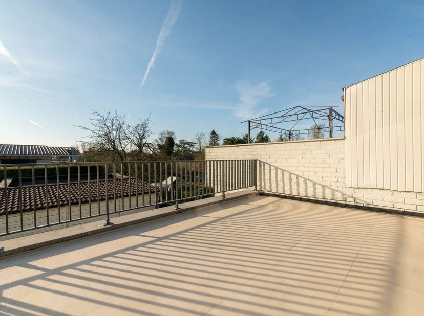 Modern appartement op de eerste verdieping in Schelle.<br />
In een recent totaal gerenoveerd gebouw bevindt zich dit instapklare appartement op de ee
