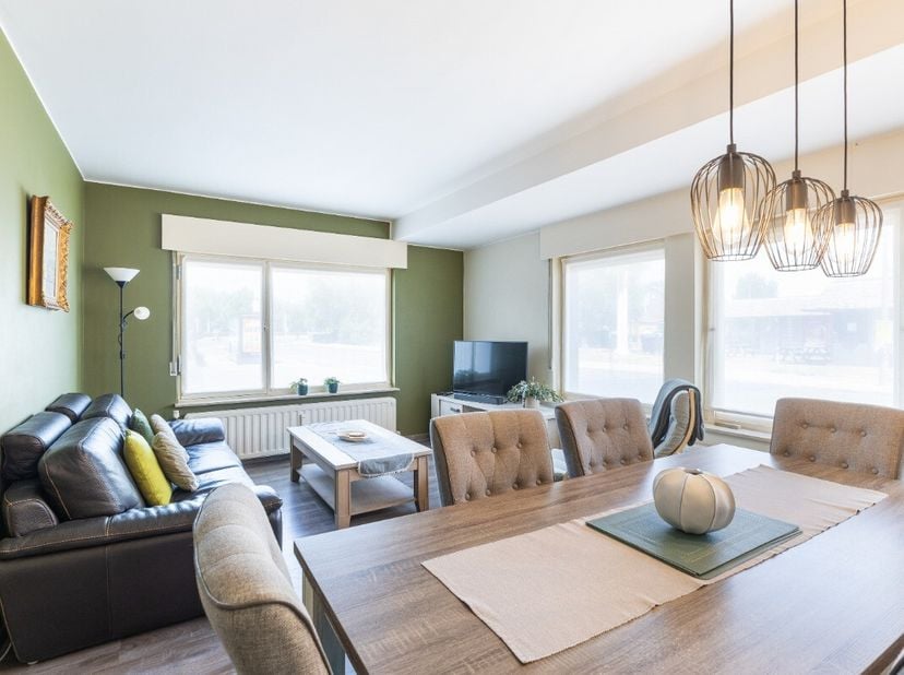 Oostende: Ruim 1-slaapkamer gelijkvloers appartement te koop in Oostende! Bent u opzoek naar een ruim 1-slaapkamer appartement gelegen in een resident