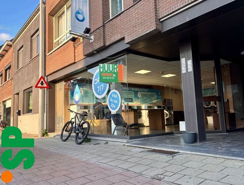                                         Handelsgelijkvloers te huur in Geel, € 890
