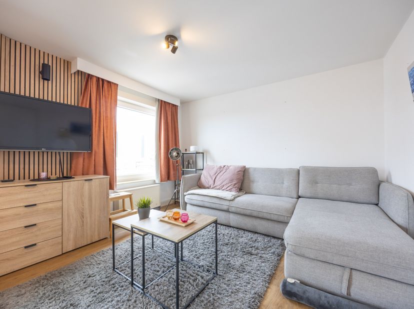 Op zoek naar een instapklare studio aan zee met een prachtig uitzicht én toplocatie? Deze gerenoveerde studio op de 7de verdieping van residentie Zonn