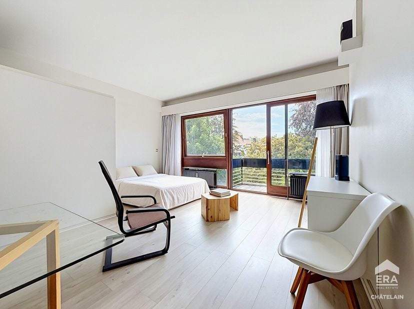 QUARTIER LOUISE  Beau studio avec une très belle terrasse bien orientée + parking !ERA CHATELAIN vous propose ce studio idéalement situé dans le quart