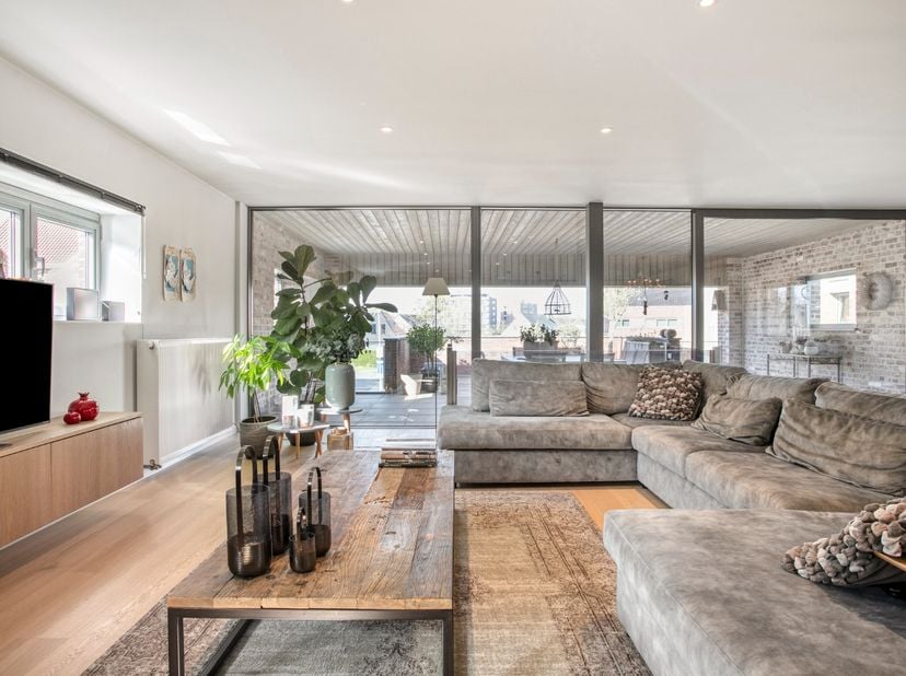 In de Maltastraat te Ieper vindt u deze bijzonder stijlvolle en instapklare woning daterend van 2014,&amp;nbsp;waar kwaliteit, ruimte en klasse centraal s
