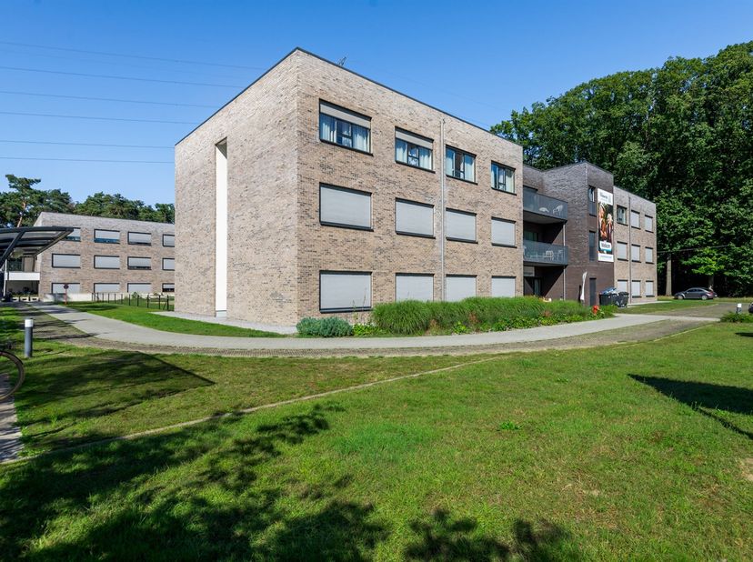 Instapklare assistentiewoning in een groene omgeving. <br />
<br />
De assistentiewoning gelegen op de woonzorgcampus Waterrijk heeft een centrale,