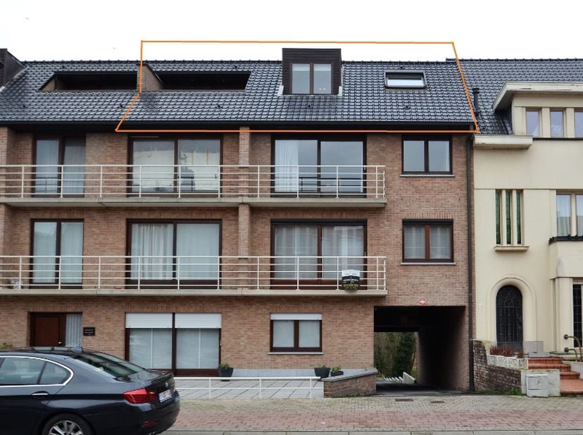 Lichtrijk 2-slaapkamer appartement met terras en garage in Harelbeke<br />
Zoek je een instapklaar, ruim en lichtrijk appartement (101 m²) op een cent