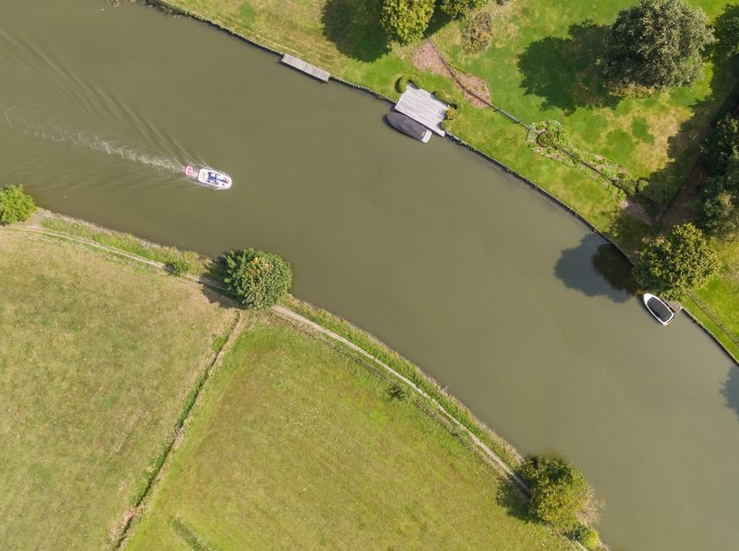 Unieke eigendom bestaande uit 4 percelen grond met een totale oppervlakte van ca. 14.310 m², uitzonderlijk gelegen aan de Leie in het exclusieve Sint-
