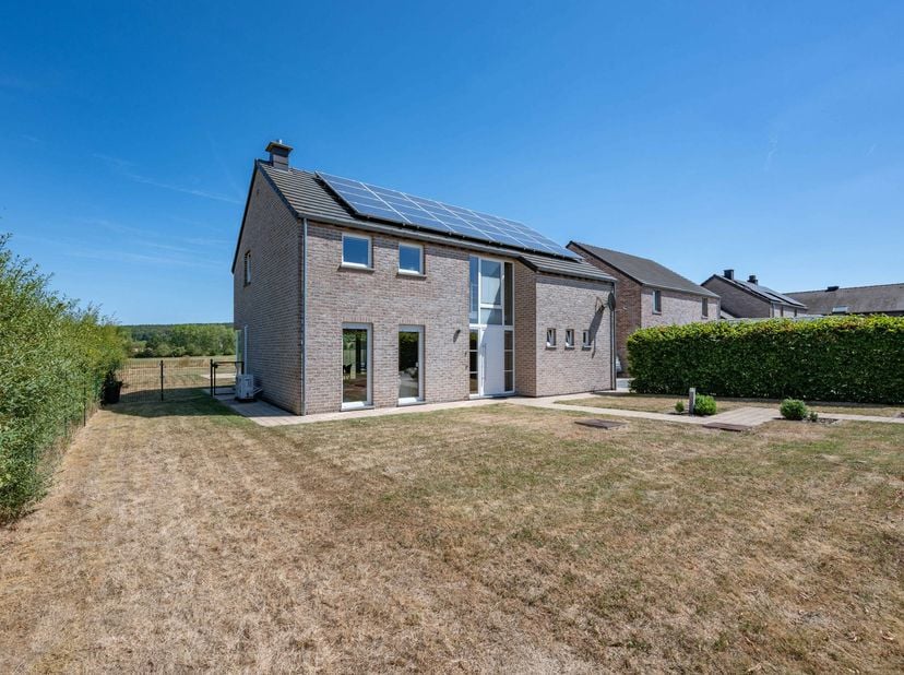 Deze prachtige woning met 3 slaapkamers wacht alleen nog op u!<br />
Met zoveel charme als troeven biedt deze woning u een uitstekende combinatie van