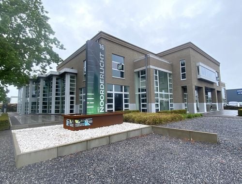                                         Bureaux à louer à Overpelt, € 450
