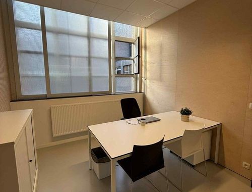                                         Kantoorruimte te huur in Roeselare, € 375
