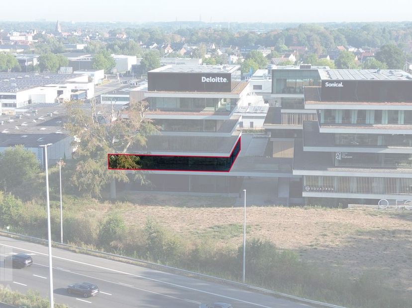 Bien professionnel à louer
                    à 8020 Oostkamp