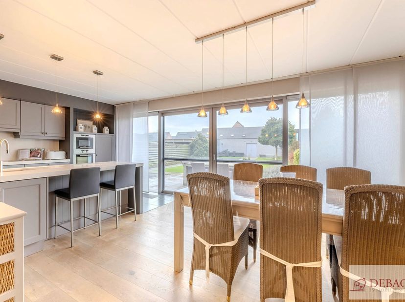 Prachtig gelijkvloers appartement met zwembad en mooie tuin! <br />
Bent u op zoek naar een aangenaam gelijkvloers appartement in Voortkapel? Dit appa