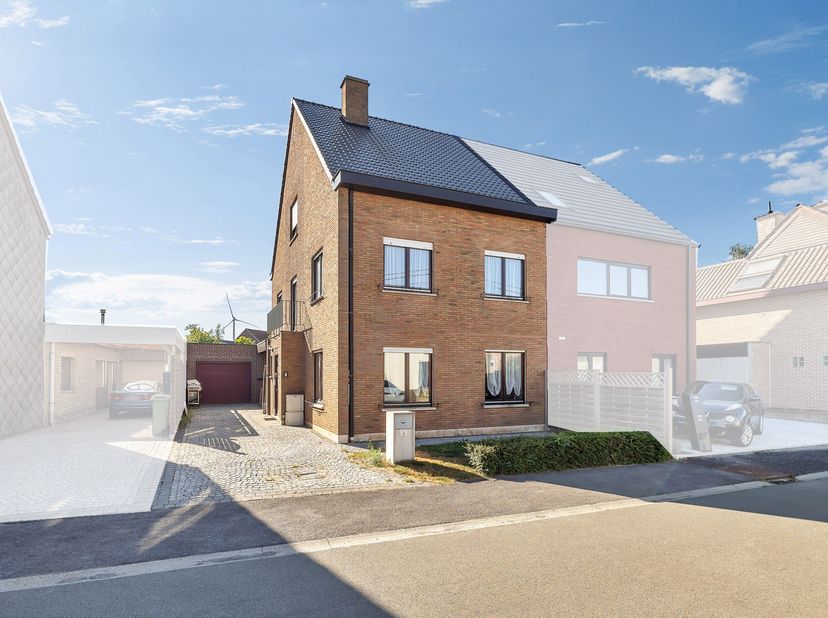 Voor meer info of een bezoek, bel 053 59 49 31 - Deze halfopen bebouwing met 150 m² bewoonbare oppervlakte ligt rustig en groen, op wandelafstand van