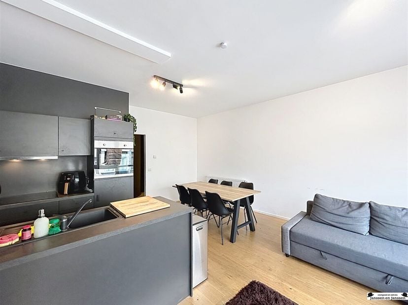 Bemeubeld 2 slaapkamer appartement op en top locatie in Antwerpen<br />
Het appartement is gelegen in het centrum van Antwerpen op wandelafstand van h