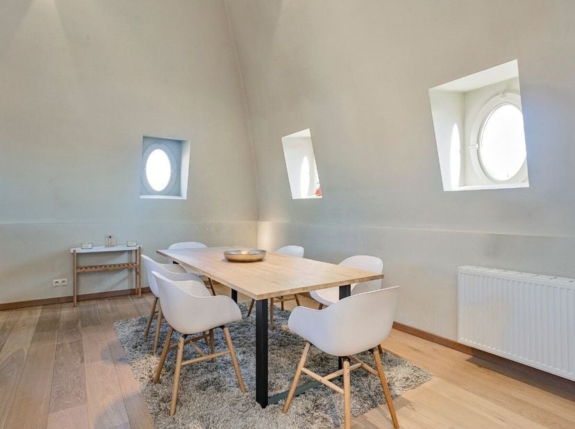 Blankenberge: Authentiek, instapklaar appartement met terras te koop in Blankenberge Op de 4e verdieping van residentie "Villa Alta" vinden we dit ins