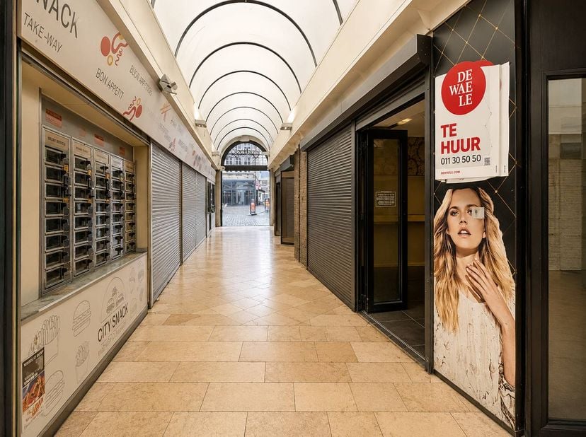 Espace commercial à louer au cœur de Hasselt — Galerij De Ware Vrienden<br />
<br />
Espace commercial à louer idéalement situé dans un emplacement pr