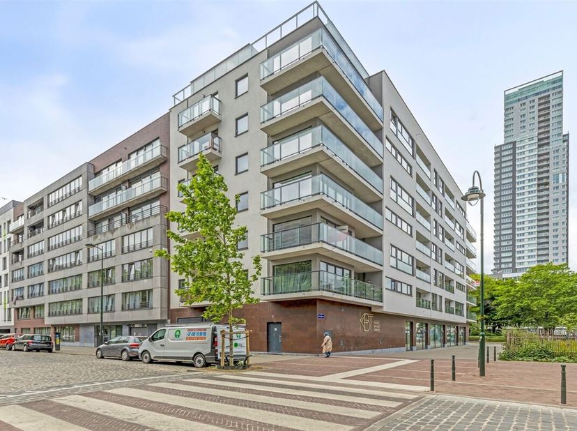APP. MET 2 SLKS, AUTOSTAANPLAATS + KELDERBERGING<br />
Residentie Allée Verte is gelegen in de Hélihavenlaan ter hoogte van huisnummer 50. Wij bevinde
